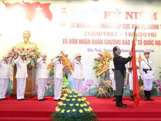 Chủ tịch nước Trần Đại Quang tới dự Lễ kỷ niệm 35 năm Ngày thành lập và trao tặng Huân chương Bảo vệ Tổ quốc hạng Nhất cho Cục Bảo vệ Chính trị II, Tổng cục An ninh, Bộ Công an. (Ảnh: Nhan Sáng/TTXVN)